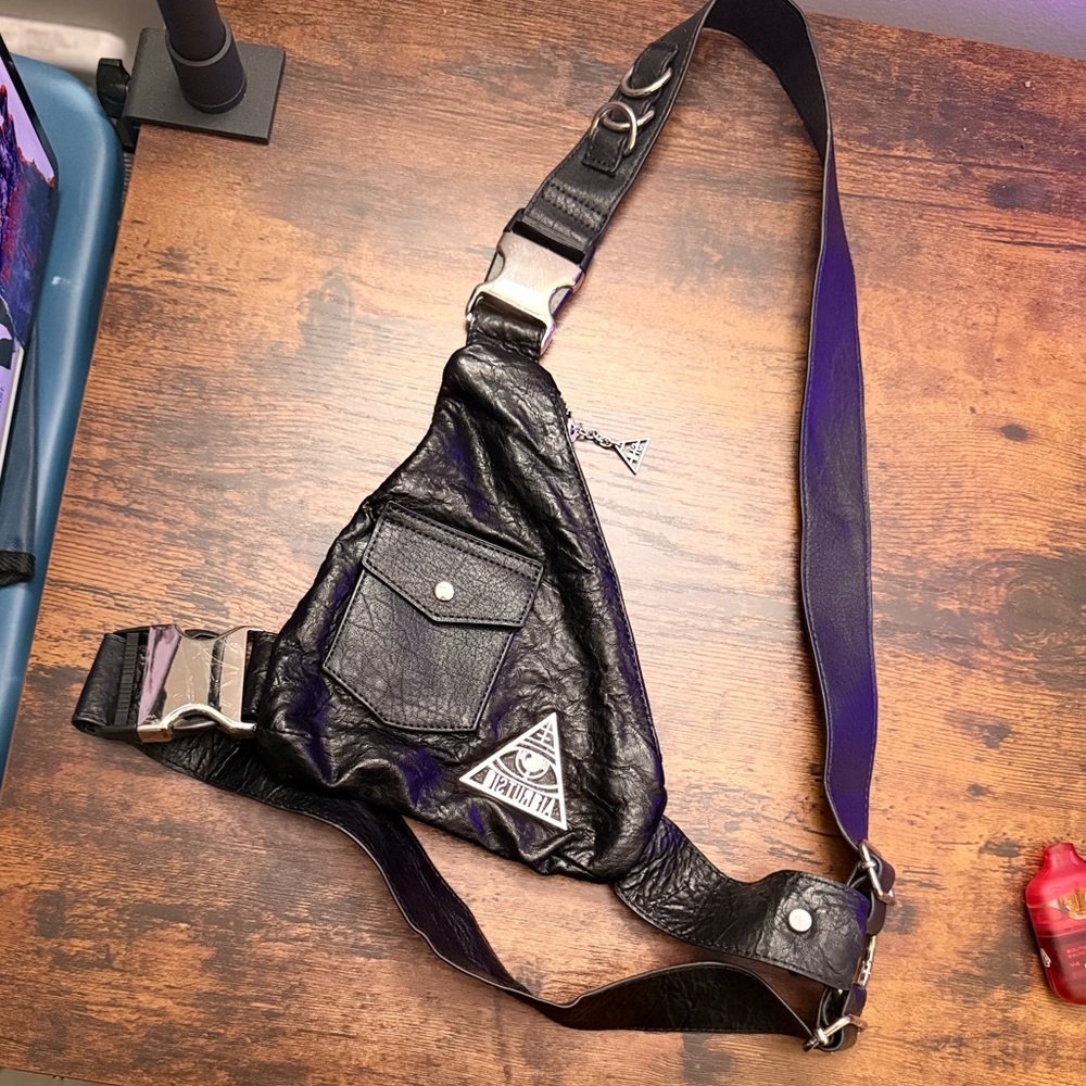 DISTURBIA PULeather Shoulder Crossbody Bag